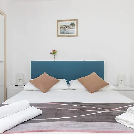Peruzovic 1 Πανσιόν 3*