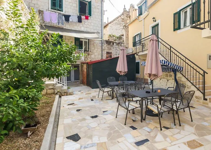 Peruzovic 1 3* Split