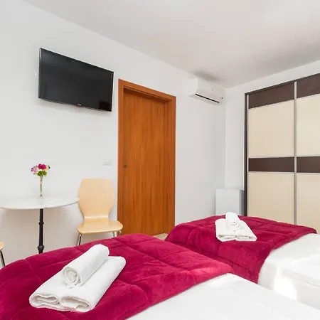 بيت ضيافة Peruzovic 1 3*