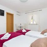 Pensionat Peruzovic 1 3*