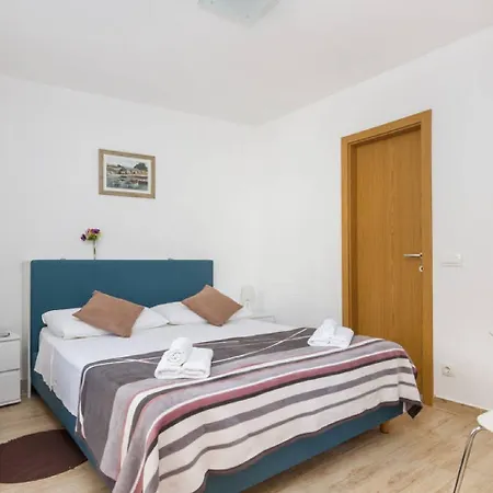 Peruzovic 1 Guest house Split