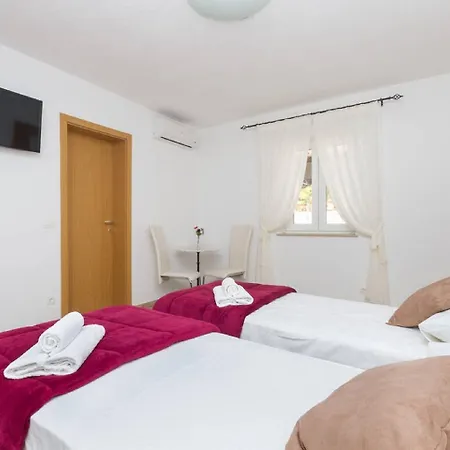 Guest house Peruzovic 1 3*